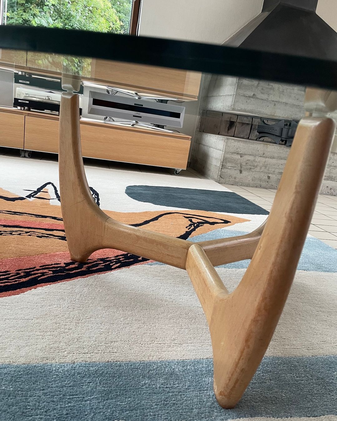 Tavoli: Coffeetable Couchtisch Holz mit Glasplatte 110cm Durchmesser – Usato da Uhwiesen venduto da malerbis 1