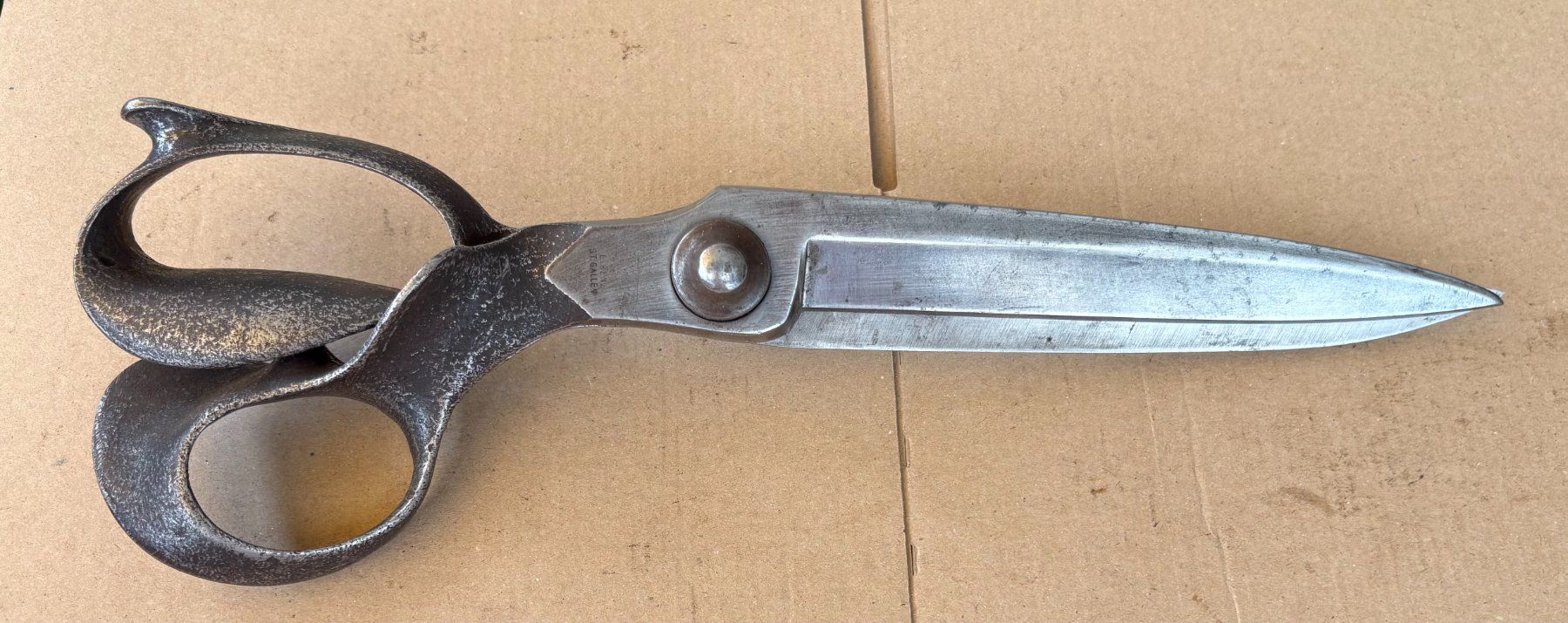 Tutti gli attrezzi: ANTIKE SCHERE 30CM LANG & 842GR SCHWER – Usato da Ostermundigen venduto da wini63