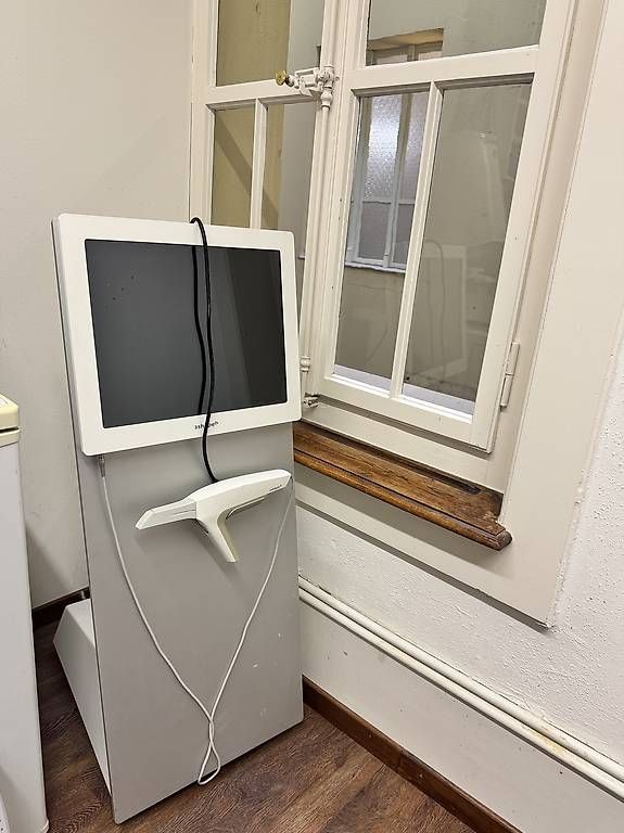 Scanner: 3Shape Dental Lab Scanner D-Serie – Usato da Köniz venduto da jov_jyb7