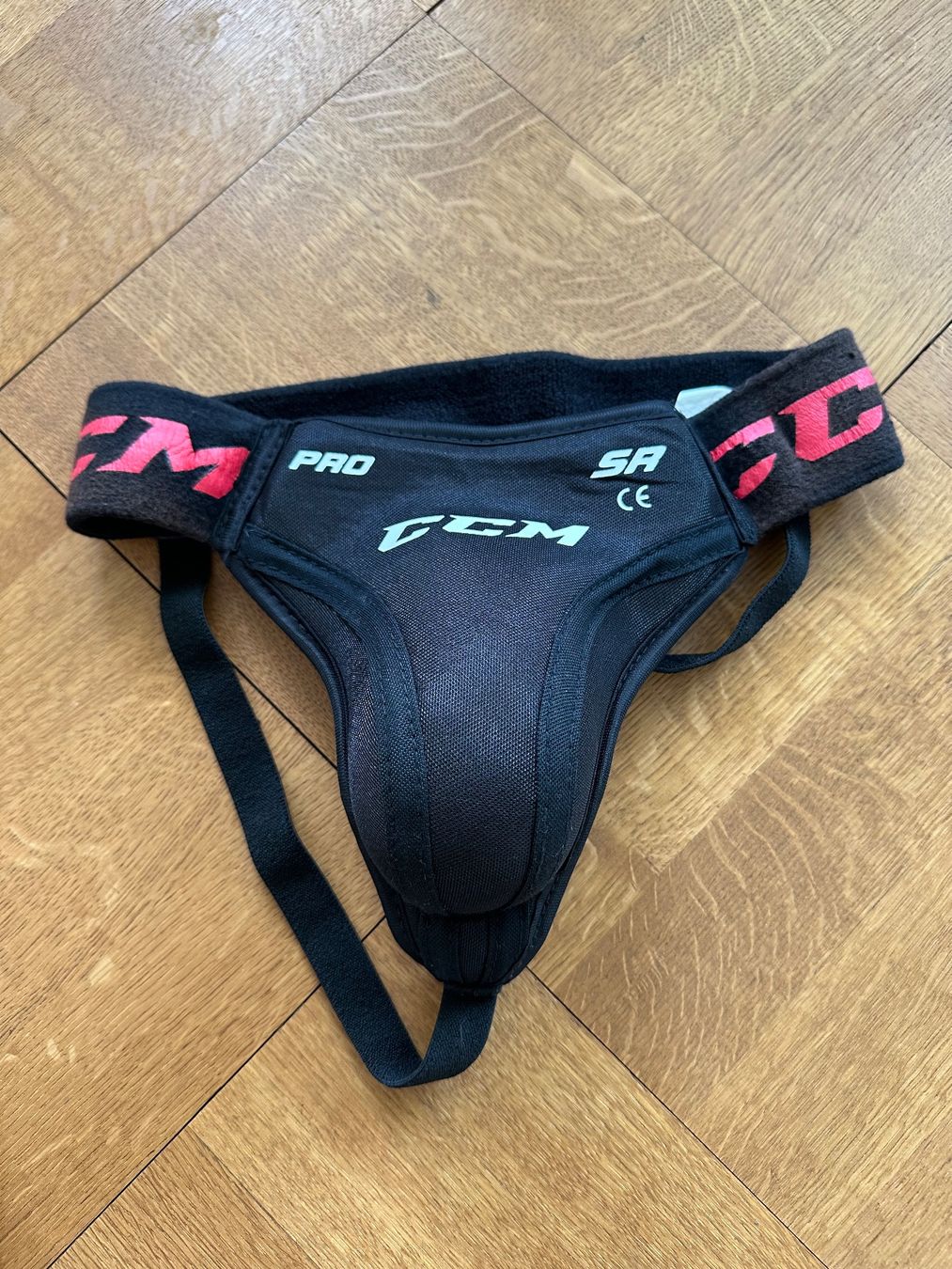 Ccm Protections: Egg Protector  Pro SR, CCM, Eishockey – D'occasion à Gwatt (Thun) par cumbia