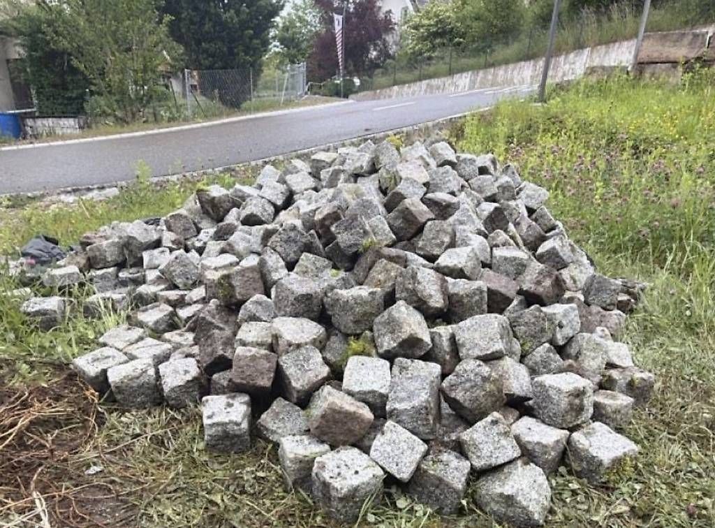 Pierres & tuiles: 730 Granitsteine – D'occasion à Arisdorf par Lerpi 2