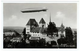 Luftschiff "Graf Zeppelin" über dem Schloss Burgdorf