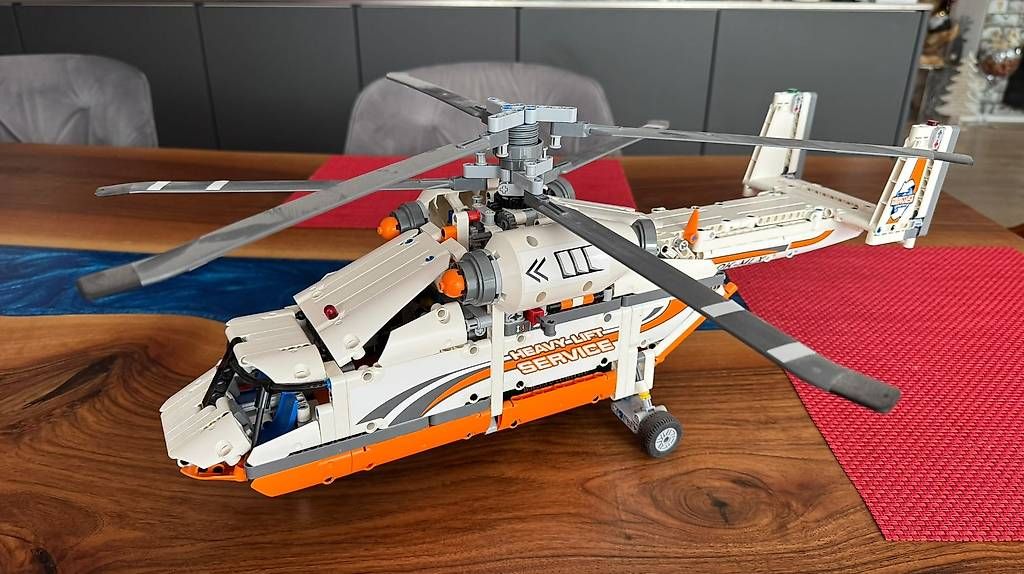 Lego Kit di costruzioni: LEGO TECHNIC Model 42052 - Schwerlasthubschrauber – Usato da Aarwangen venduto da X_uwe_x