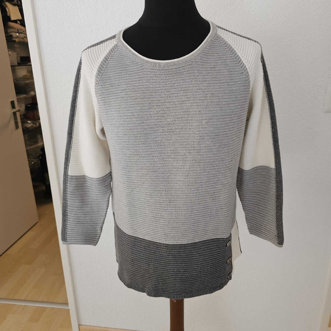 Maglioni & Felpe: Boutique wunderschöner pulli mit glitzer gr 44 bis 46Endet – Nuovo (secondo la descrizione) da wolfhalden venduto da 46464646