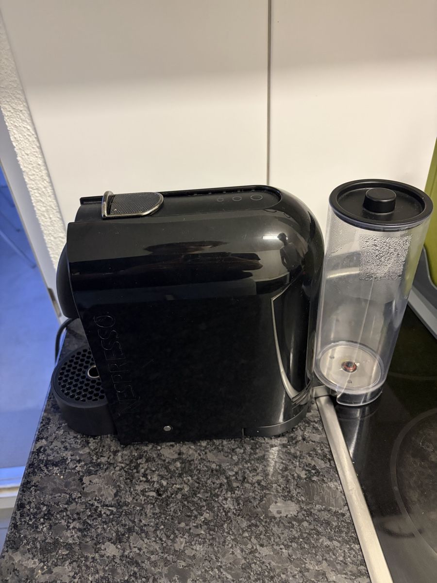 König Macchine per caffè & Macchine per espresso: Krups Nespresso Kaffee Maschine – Usato da Zürich venduto da dontrmml 1