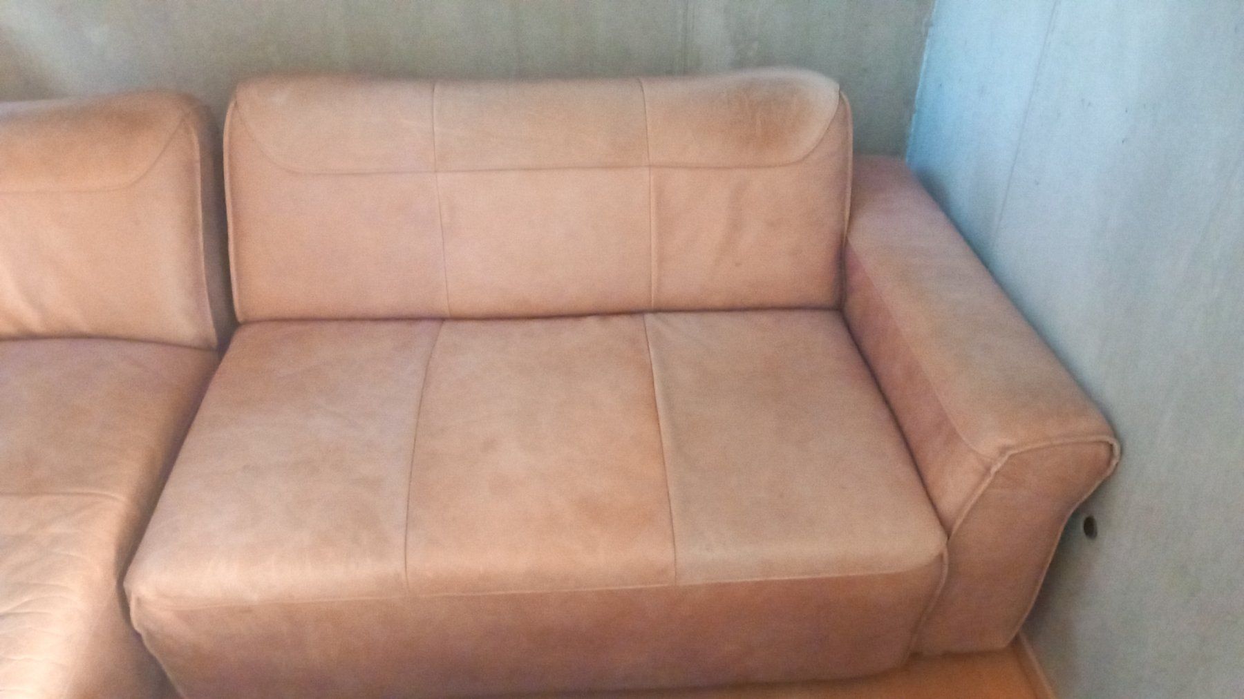 Interio Divani: Eckledersofa inkl. Hocker von Interio aus Büffelleder – Usato da Sissach venduto da Schuulie 1