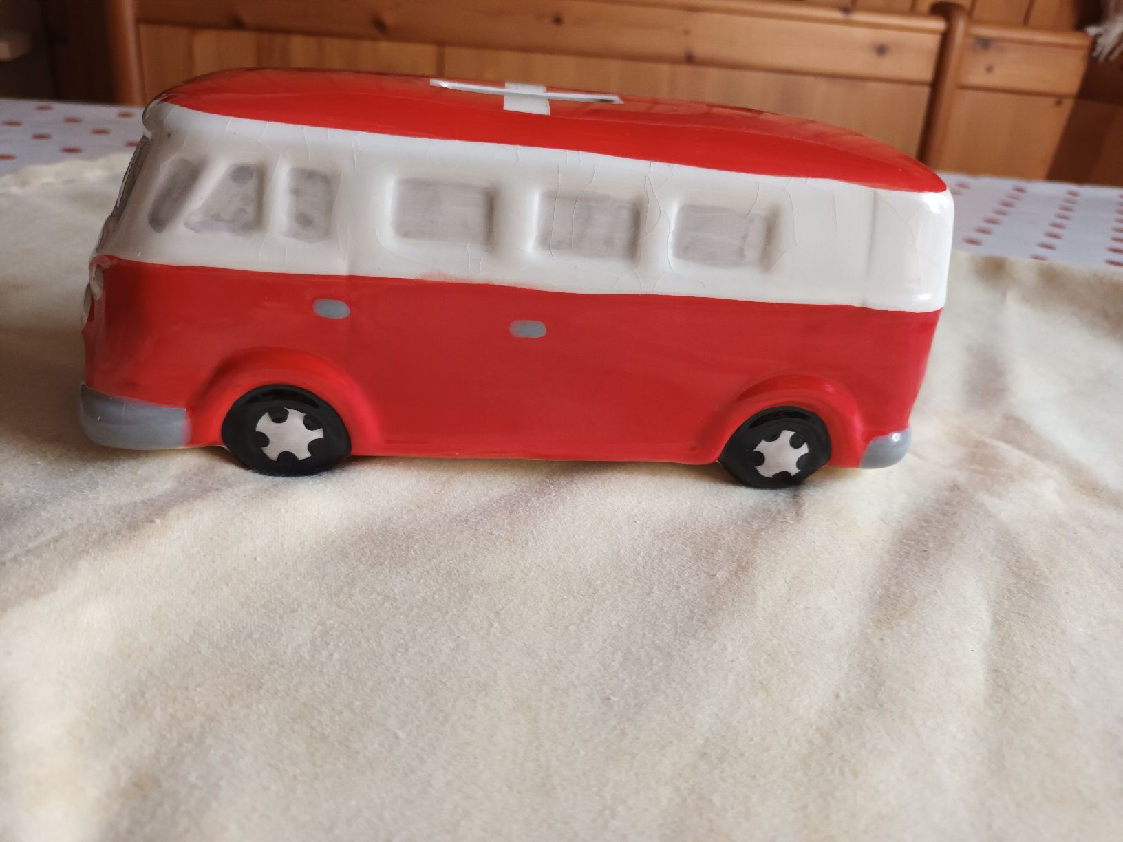 Salvadanai: Sparschwein rot weiss Bus Form CH Flagge – Usato da sursee venduto da pasuro 1