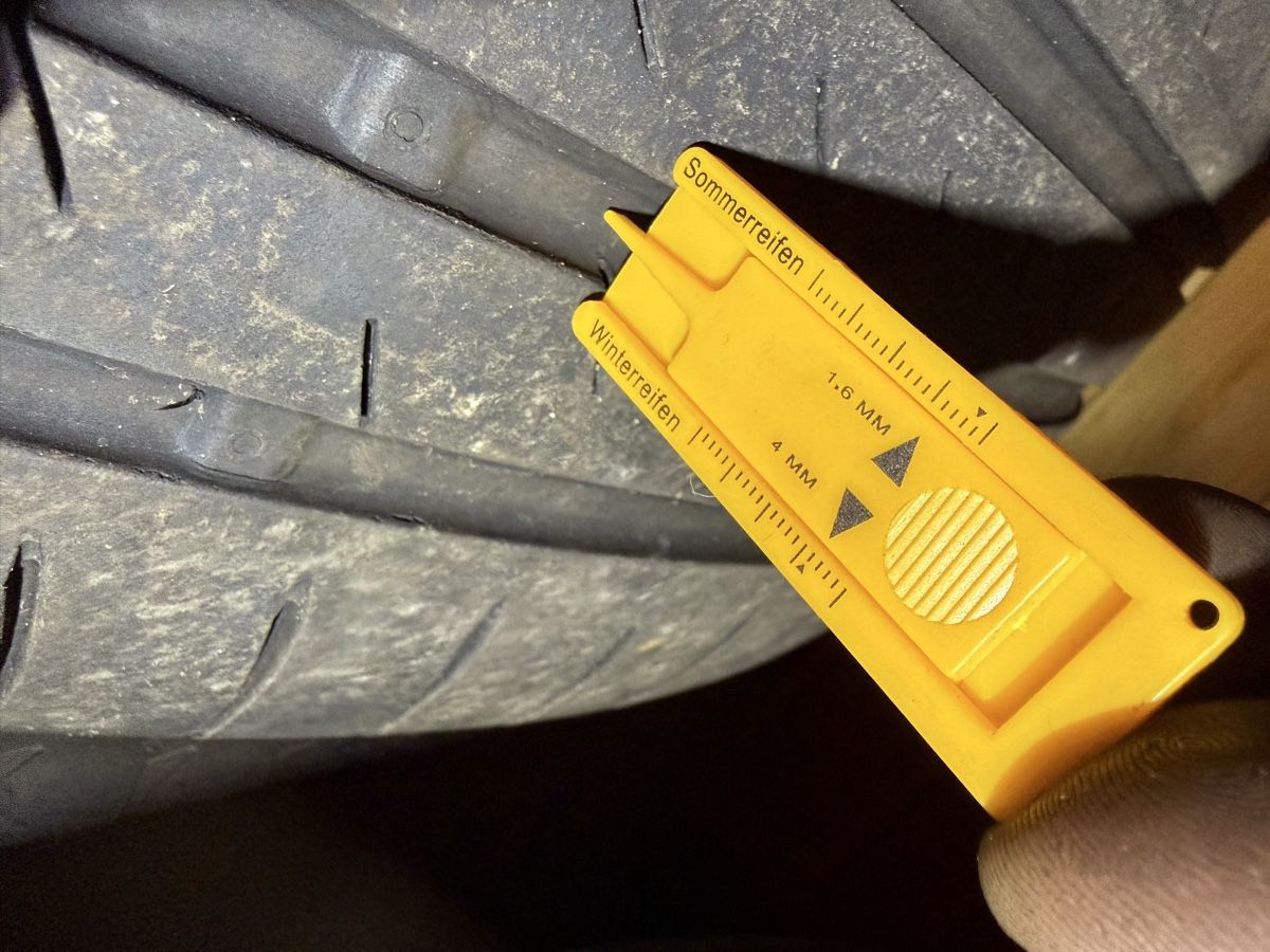 Pneus & Kompletträder: Continental 295/45 R20 Sommerreifen  – Gebraucht aus Bretzwil von angel094 3
