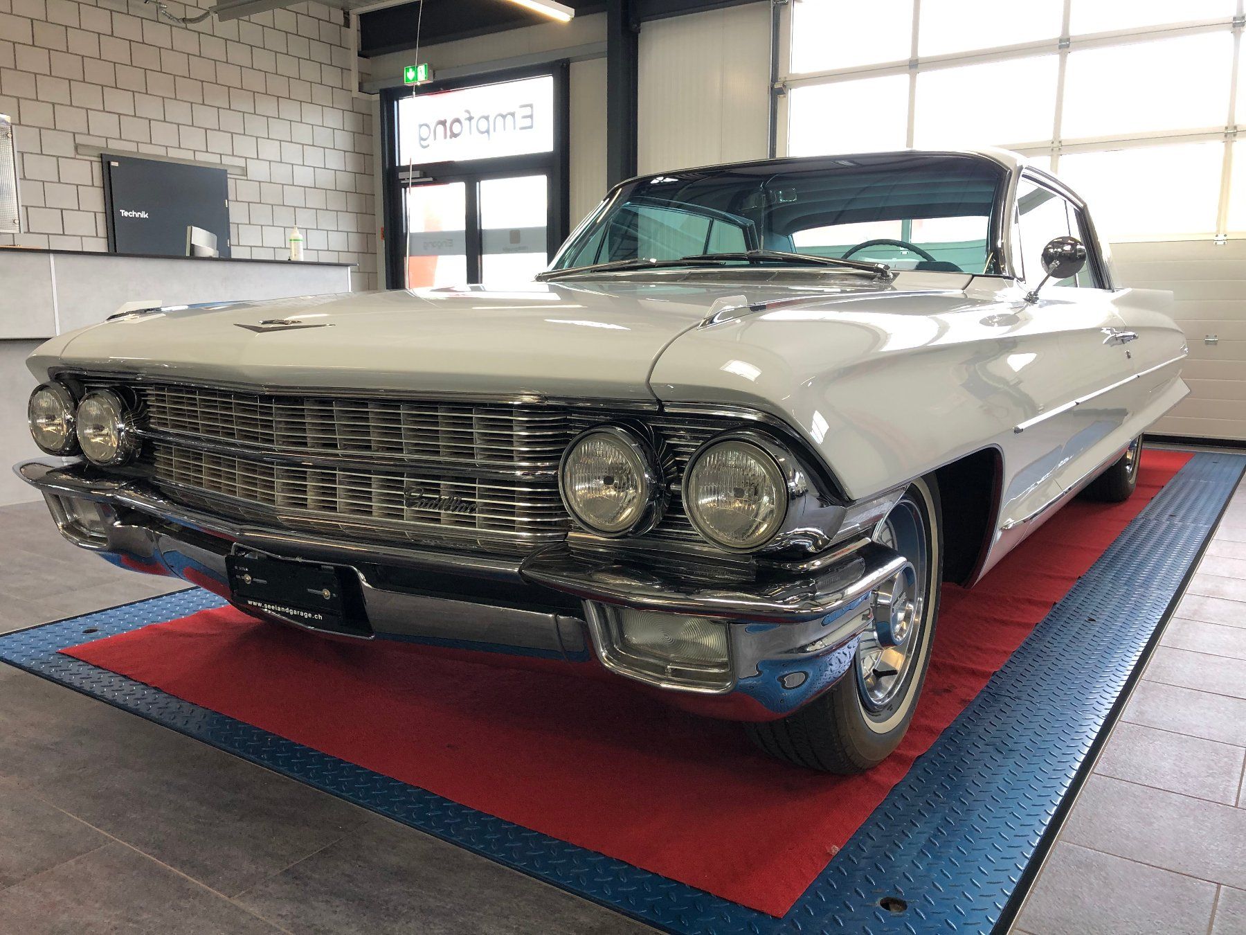 Cadillac Automobili: CADILLAC DEVILLE COUPE 6.4-V8 – Usato da Gampelen venduto da Steuer0