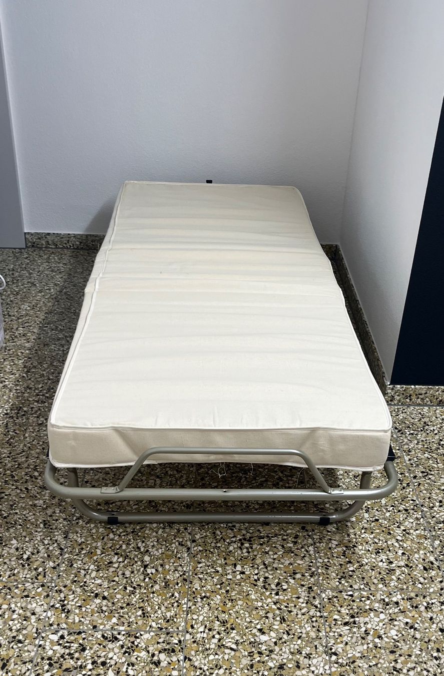 Chaises longues: Klappbett / Gästebett mit Matratze – D'occasion à zug par Daniil23 5
