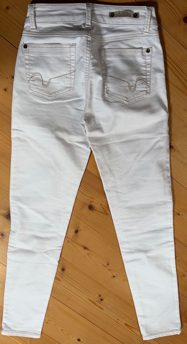 Jeans: Weisse Jeans Grösse 34 – D'occasion à Eptingen par swi_9zxn