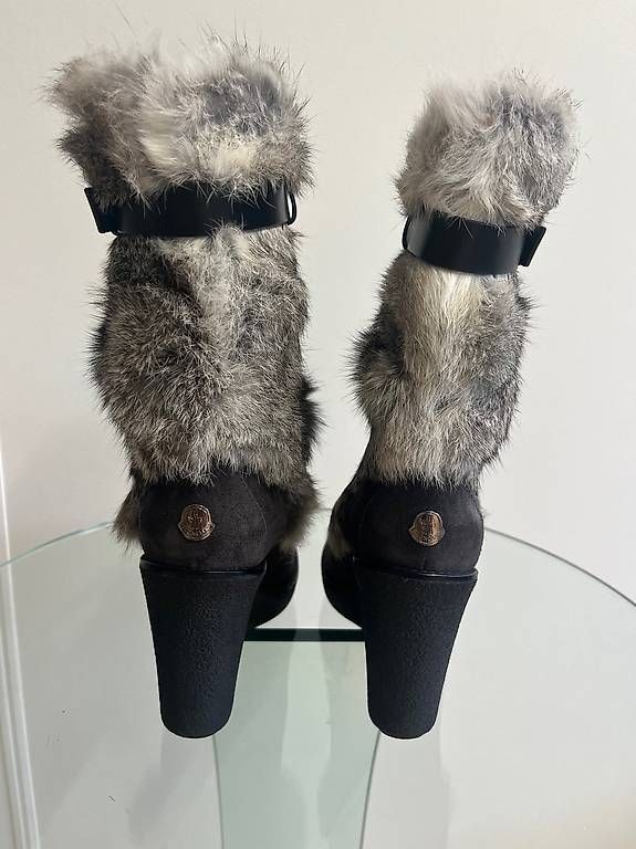 Moncler Scarpe da donna: Bottes Moncler avec fourrure taille 38 – Usato da Les Acacias venduto da kim_2dxt 2