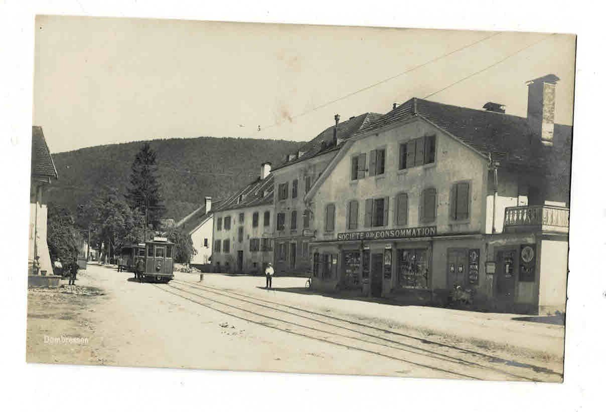 Cartoline postali: Dombresson Bahnhof mit altem Tram – Usato da Sulz AG venduto da Oberdanne8