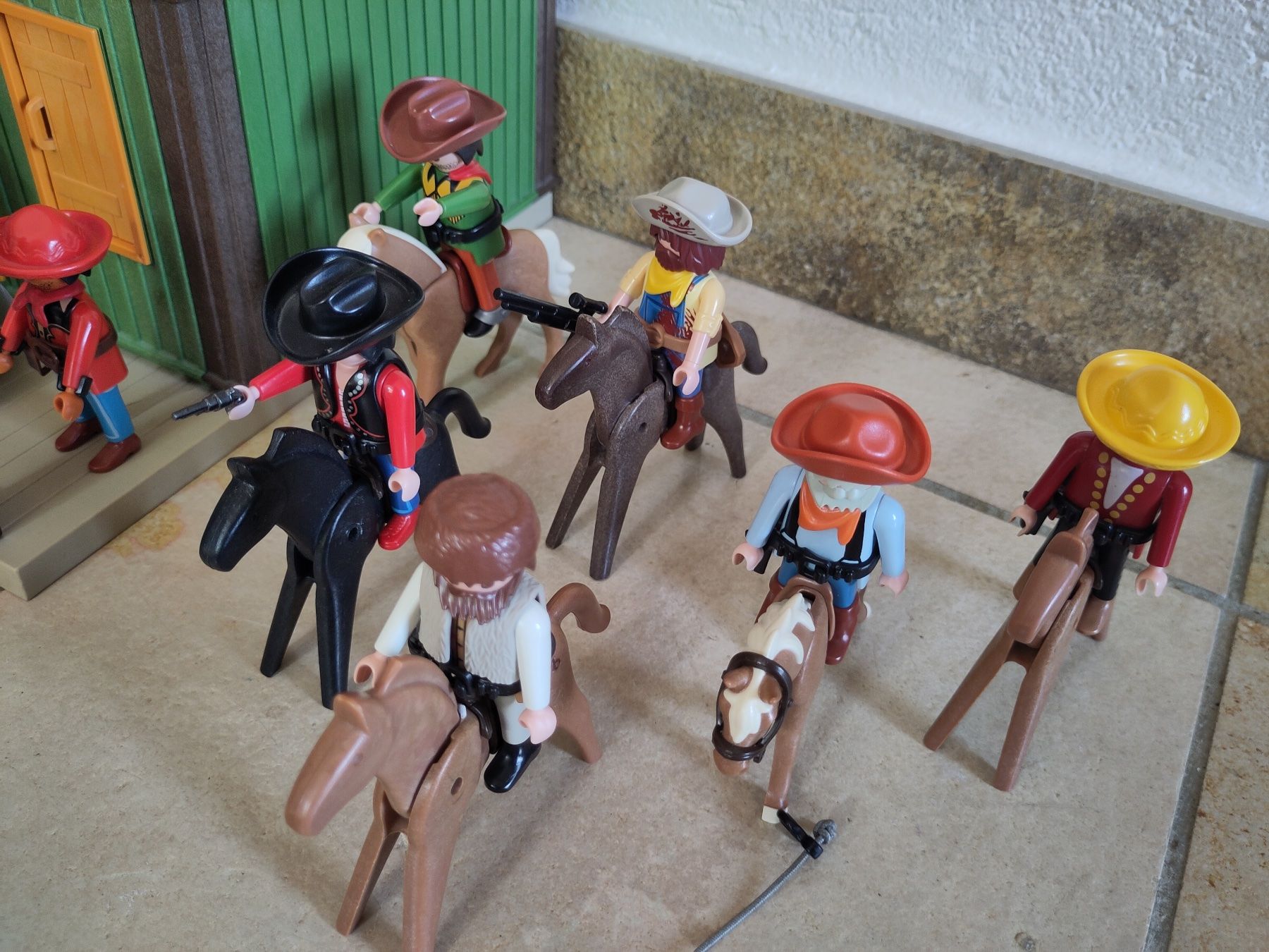 Playmobil Giocattoli: Plus de 40 playmobils Western – Usato da Delémont venduto da MLim 2