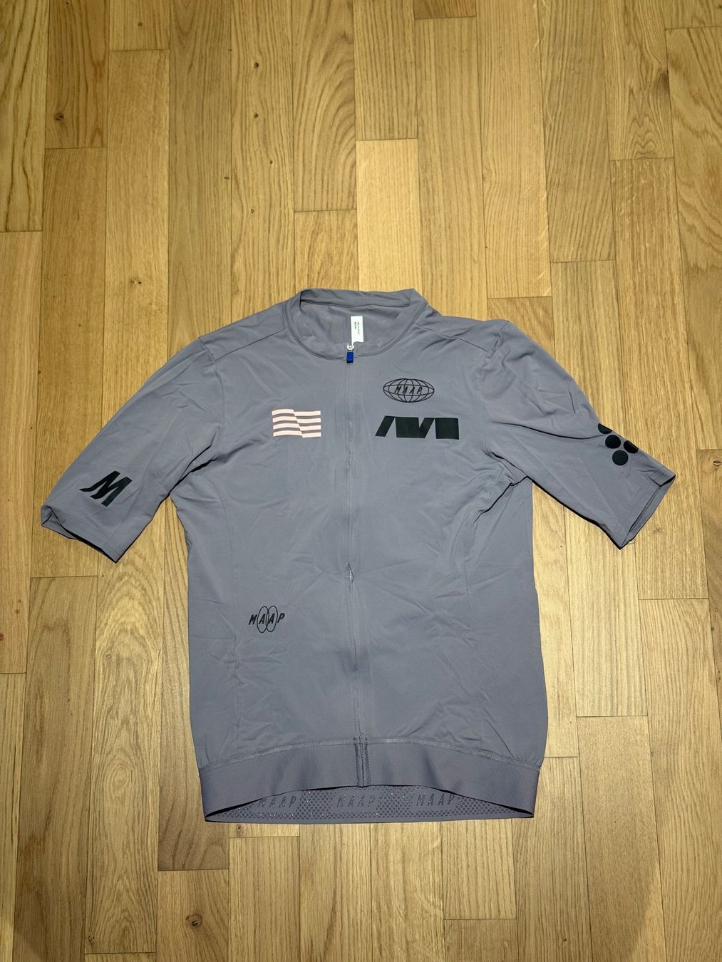 Canottiere & Pantaloni: MAAP Fuse Pro Jersey - Purple Ash - Medium – Usato da Luzern venduto da sqimxens