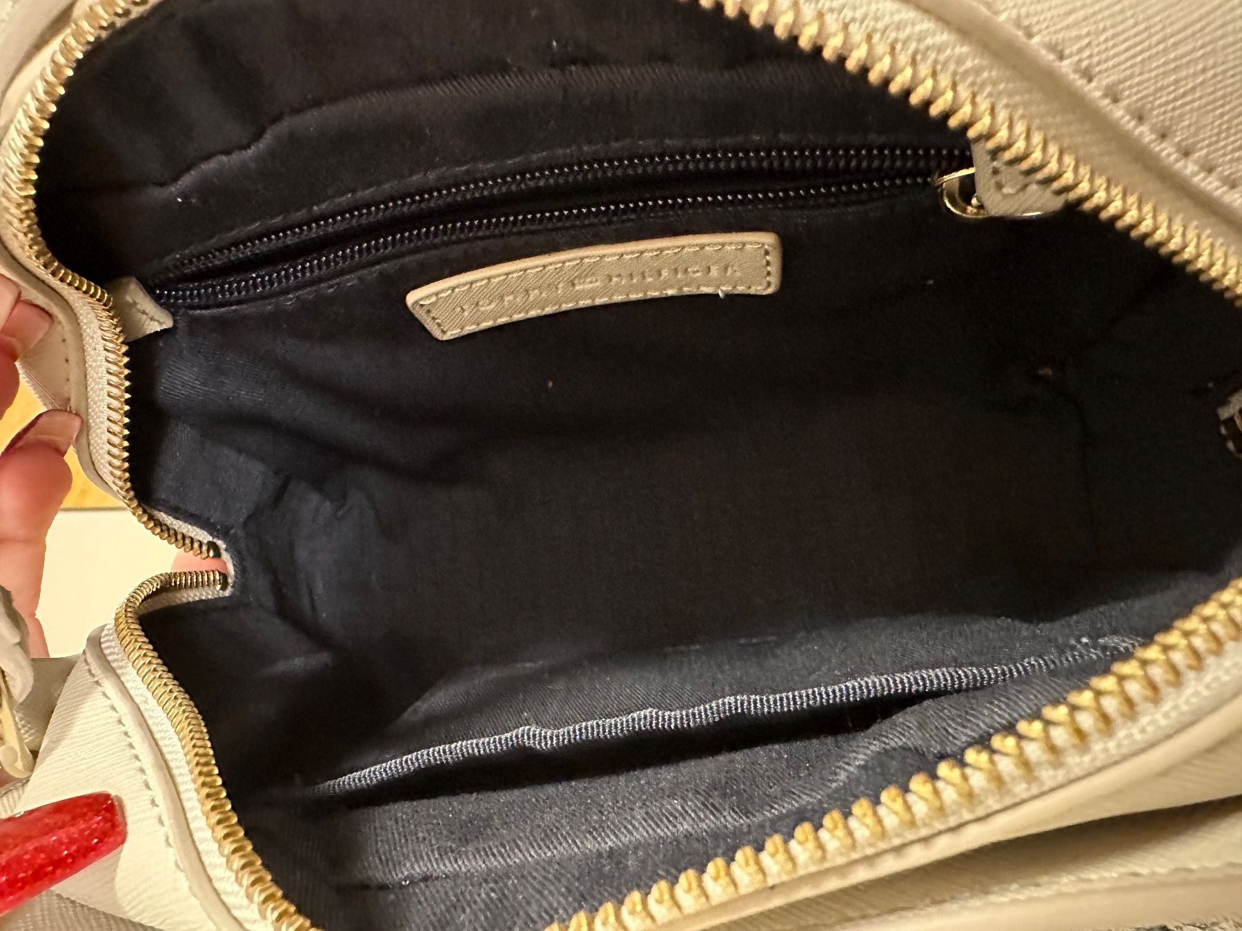 Tommy Hilfiger Taschen für Damen: Umhängetasche – Neu (gemäss Beschreibung) aus Affoltern am Albis von avu_8kpq 1