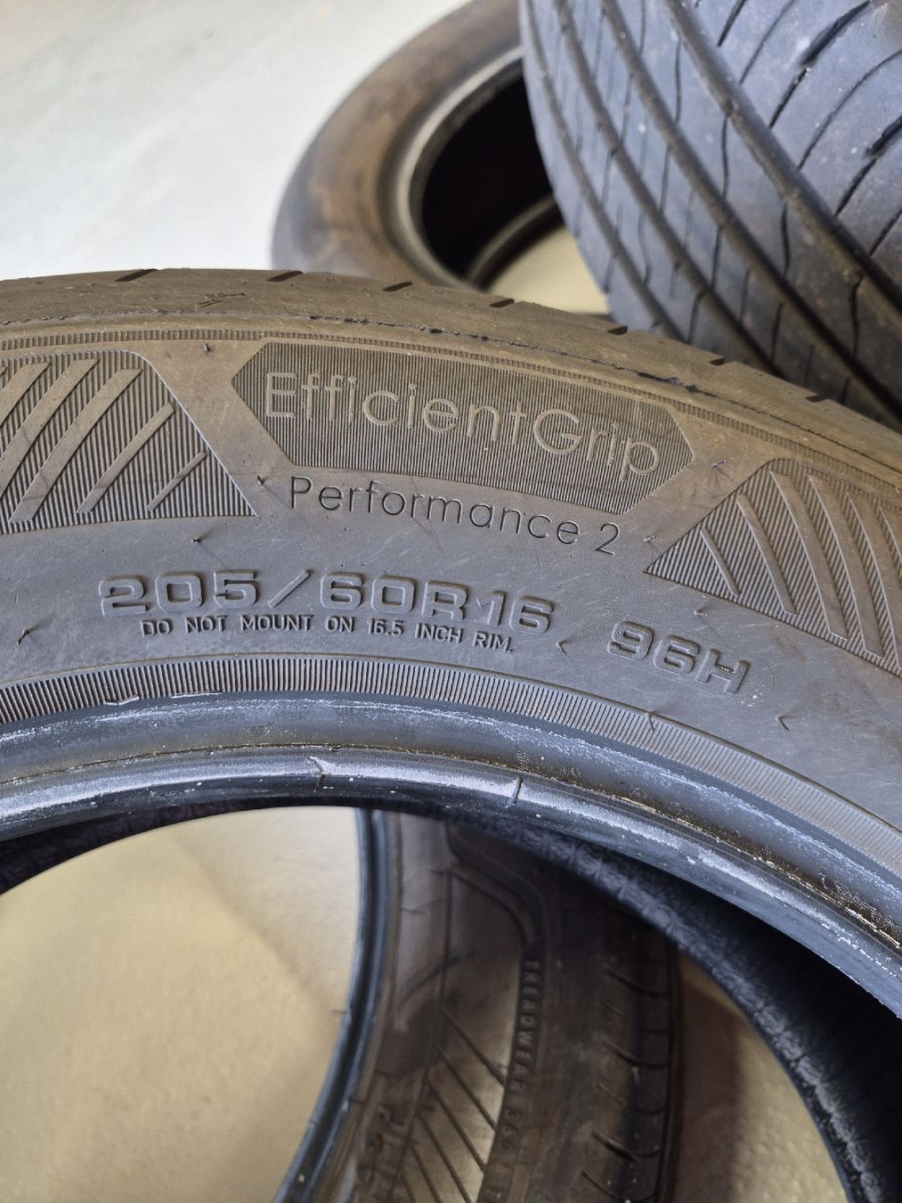 Goodyear Pneumatici & Ruote complete: Pneu Goodyear EfficientGrip Performance 2 – Usato da Lyss venduto da NidDis2.0 1