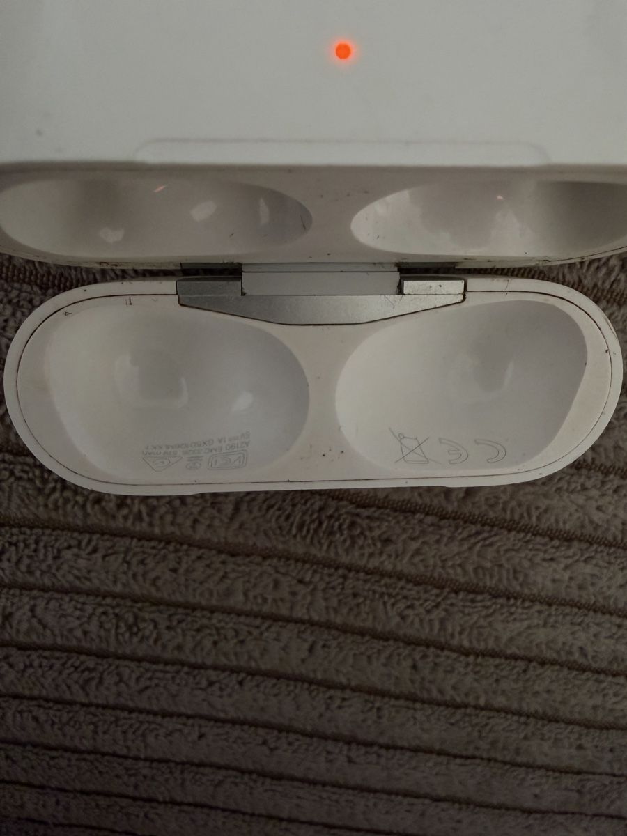 Apple Chargeur: Étui AirPods Pro 1 – D'occasion à Neuchâtel par MickelGR 3