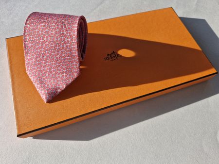HERMÈS  Krawatte mit Schachtel
