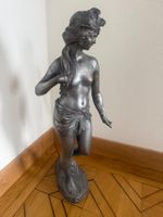 Dekorative Frauenfigur aus Metall antik gebrauchter Zustand