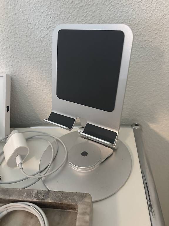 Altro per computer & reti: Tablet iPad Halter Ständer Silber – Usato da Zürich venduto da car_9sdb