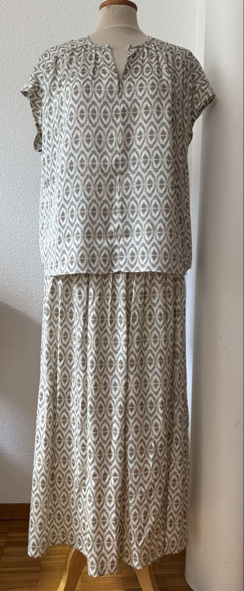 Hemisphere Jupes: Jupe et blouse Hemisphere, taille XS-S, soie elastan – Neuf (Voir description) à Morges par sandy069