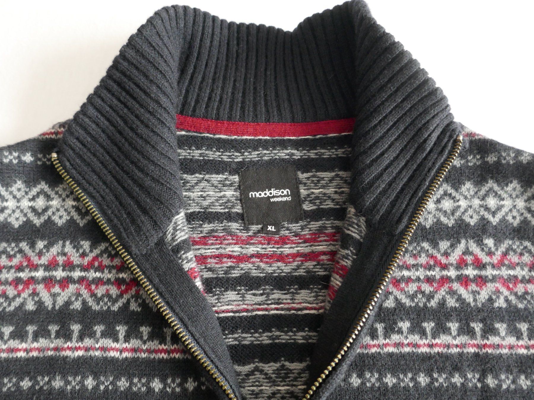 Maddison Giacche: Strickjacke mit Reissverschluss - dunkelblau + Muster – Usato da Volketswil venduto da Cobra22