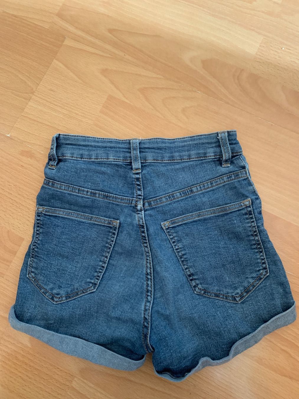 H&M Pantaloni: Short jeans H&M taille 30-32 – Usato da MEYRIN venduto da Gwendo10 1