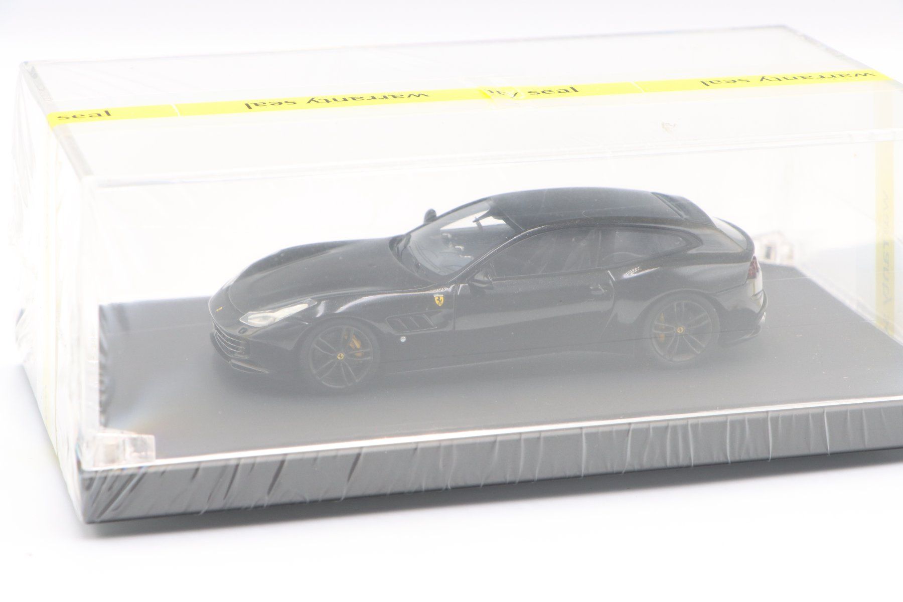 Ferrari Modellini d'auto: Ferrari GTC4 Lusso 2017 Owners Box 1:43 – Nuovo (secondo la descrizione) da Bühl b.Aarberg venduto da modelldiecast 5