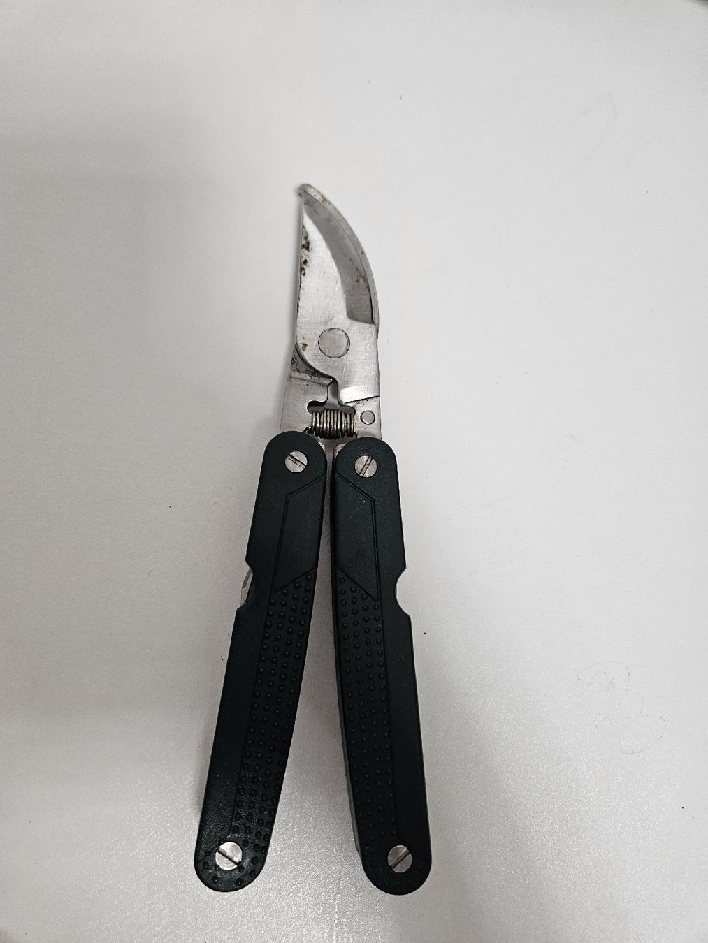 Tutti gli attrezzi: Gartenschere Multitool mit Tasche gebraucht – Usato da Schlieren venduto da Bestleo 2