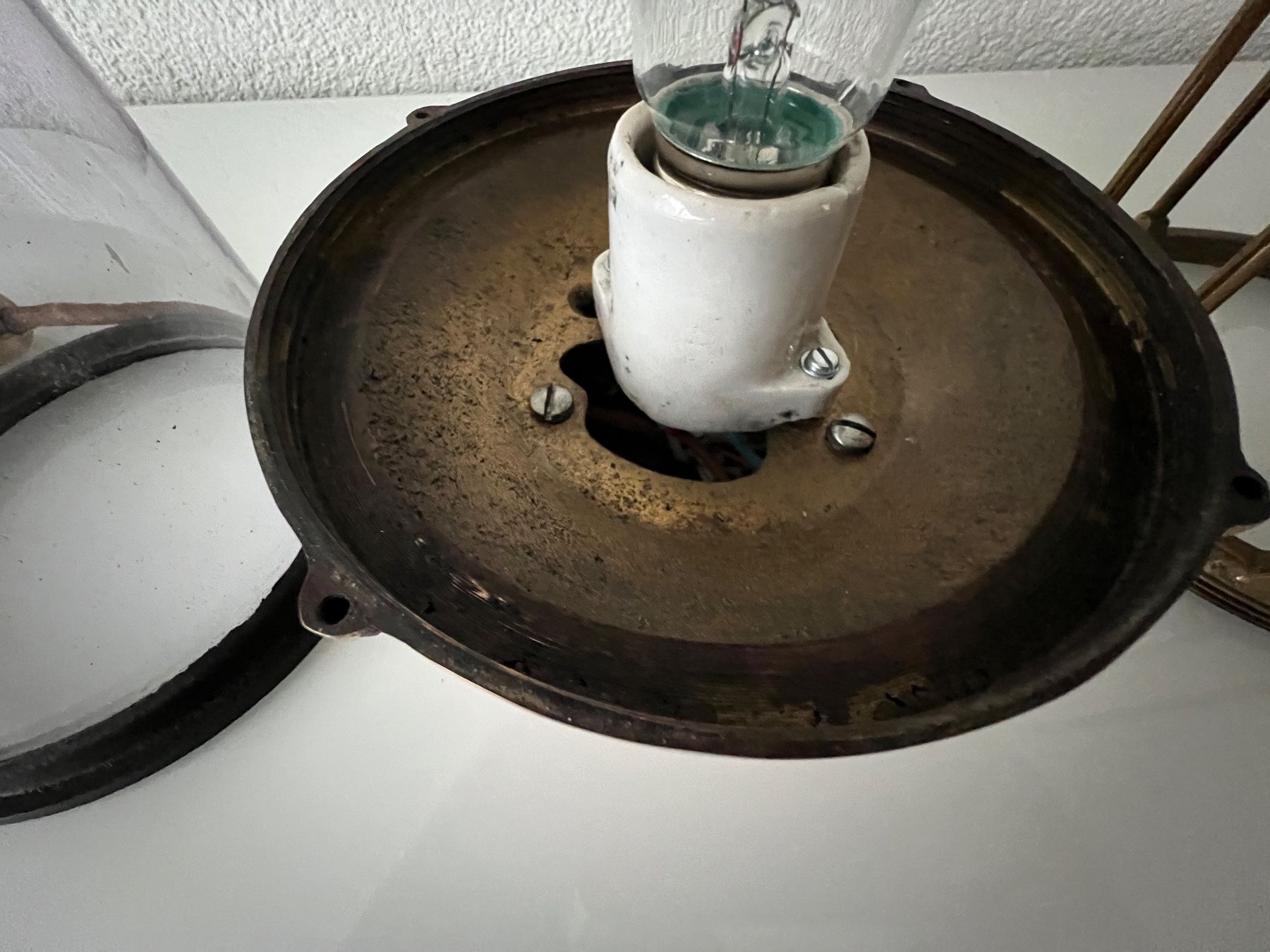 Lampade: Antike Maritime Leuchte aus Messing mit Schutzgitter – Usato da Niederglatt ZH venduto da Solo95 7