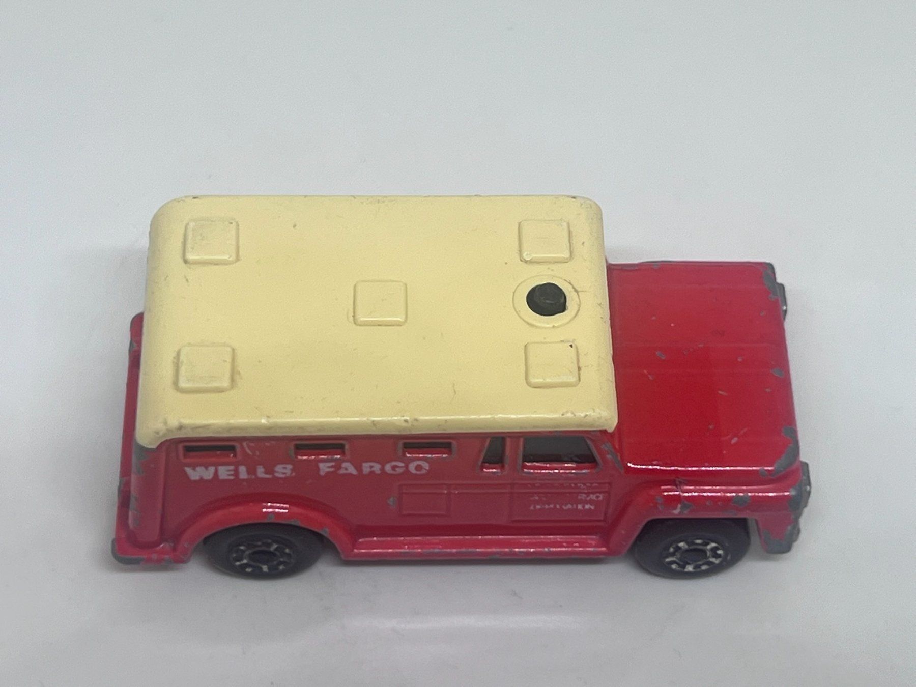 Matchbox Modellini d'auto: Matchbox Armored Truck #763 – Usato da Wildegg venduto da LaaBoutique 1