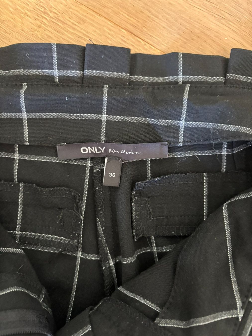 Pantaloni: ONLY Hose mit Karomuster, Gr. 36 – Usato da Pfäffikon ZH venduto da sunshine9500 1