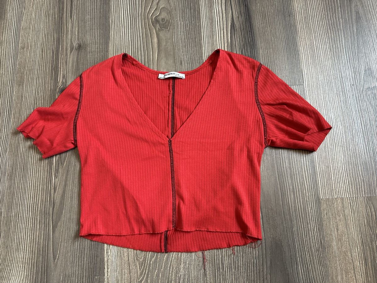 Zara Tops: Zara Top, Rot mit schwarzen Nähten Gr. S – Gebraucht aus Schaanwald von ael248