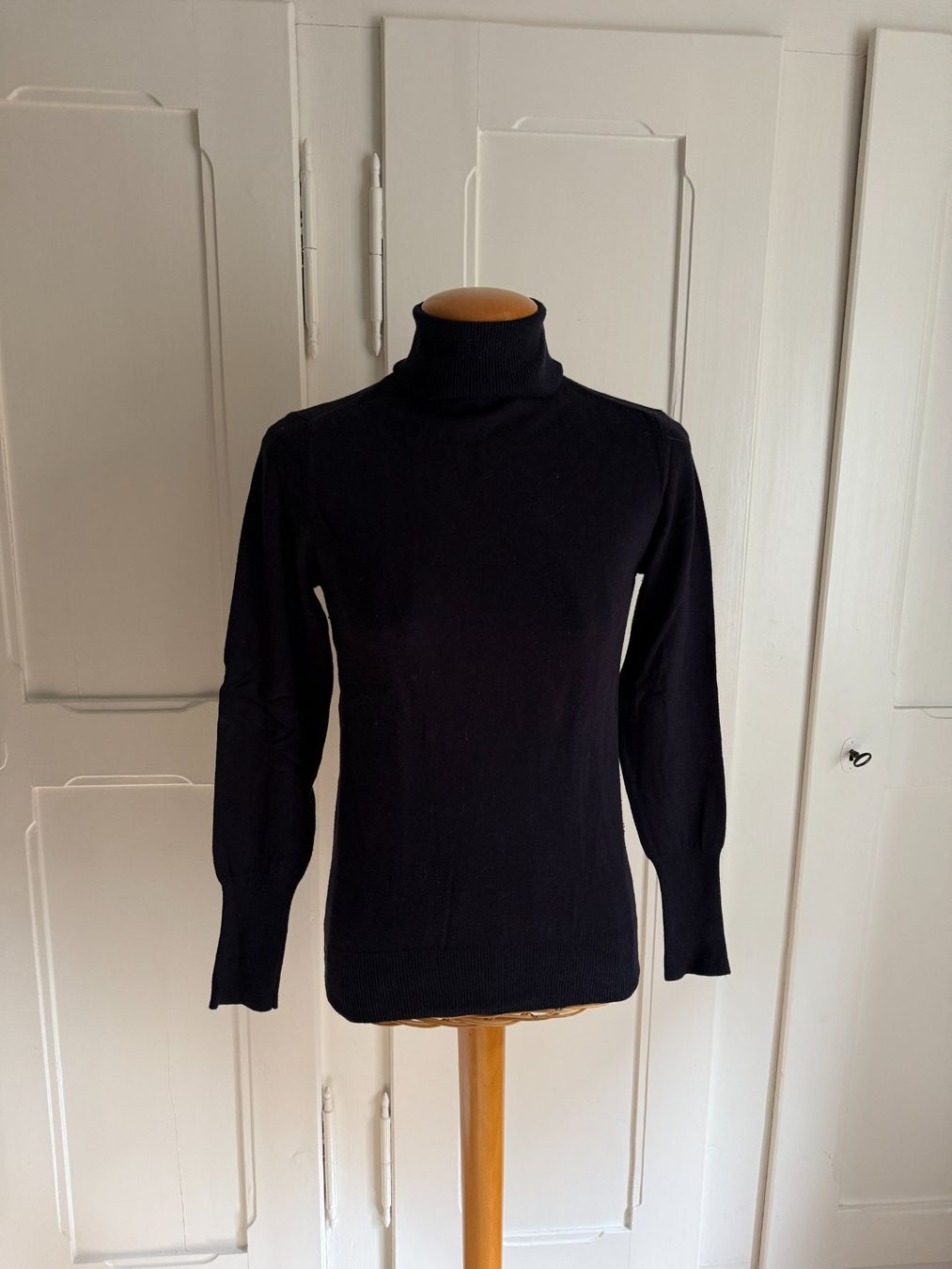Zara Maglioni & Felpe: ZARA - Feinstrick Rollkragenpullover dunkelblau L – Usato da Zürich venduto da Diazaio