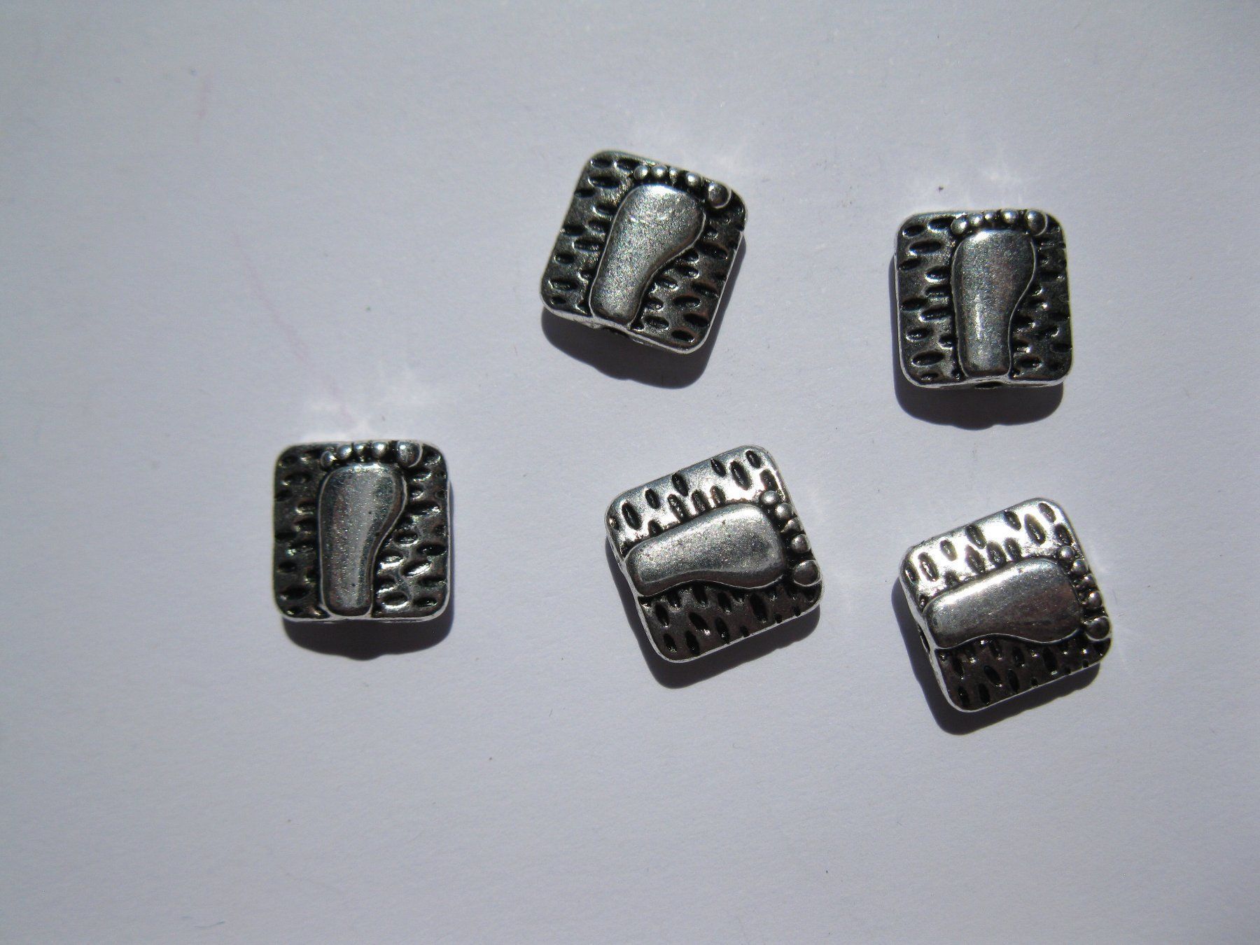 Perlen (unechte): 5 Metallperlen Fuss, 10mm – Neu und originalverpackt aus St. Margarethen TG von LuanaKa 1