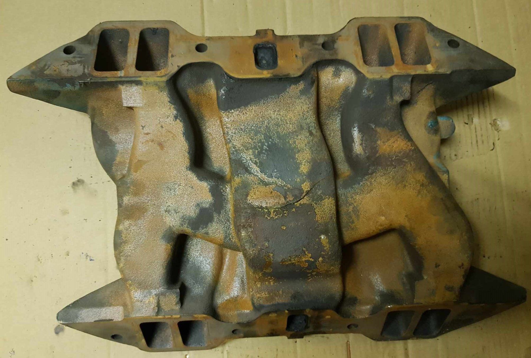 Chrysler Tutti pezzi di ricambio auto: Original Chrysler Intake Big Block – Difettoso da Niedergösgen venduto da usc_tt5r 2