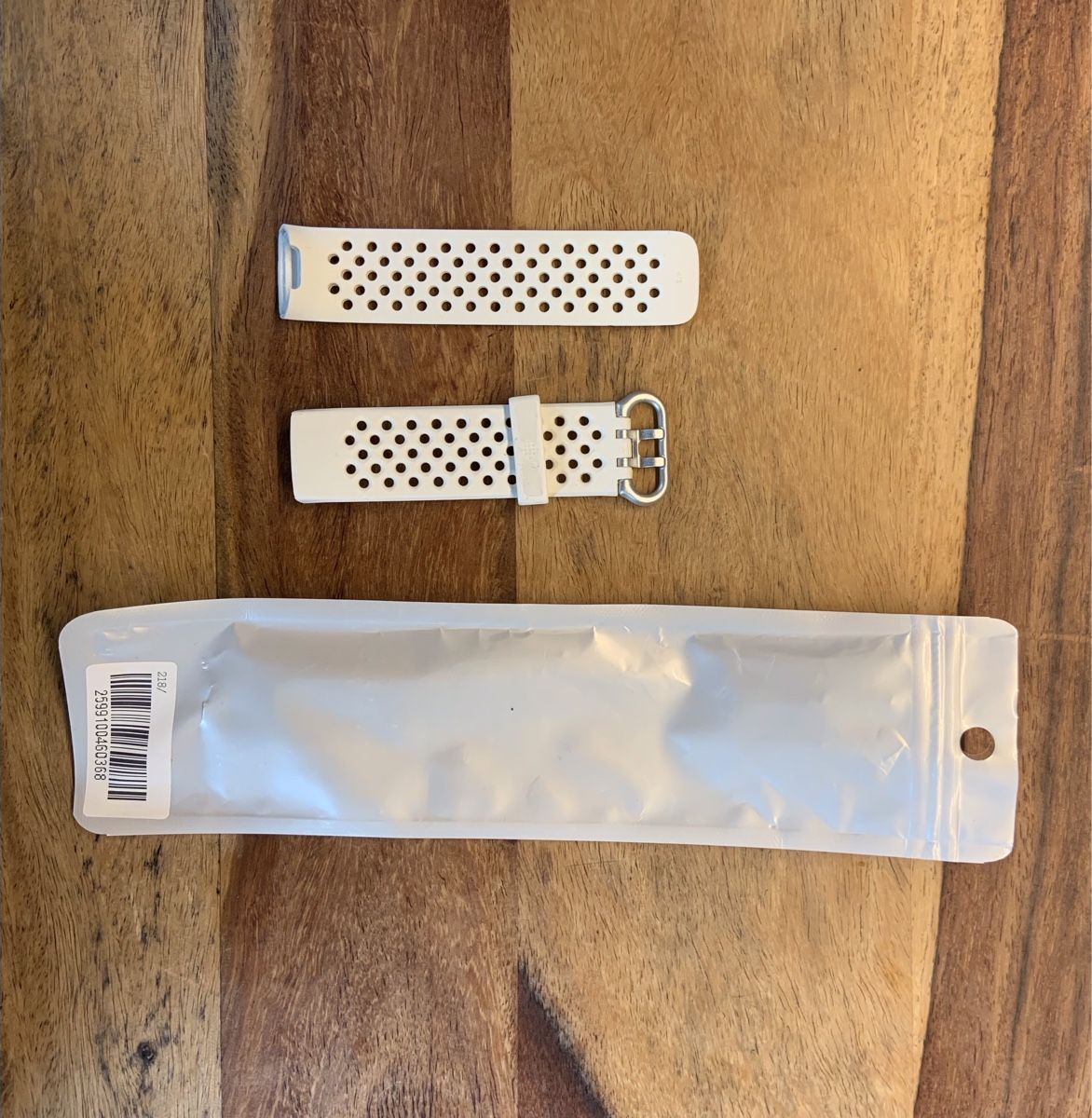Bracciali & Braccialetti: Armband zu Fitbit Charge 4 – Nuovo e nell'imballaggio originale da Giswil venduto da Pingu109