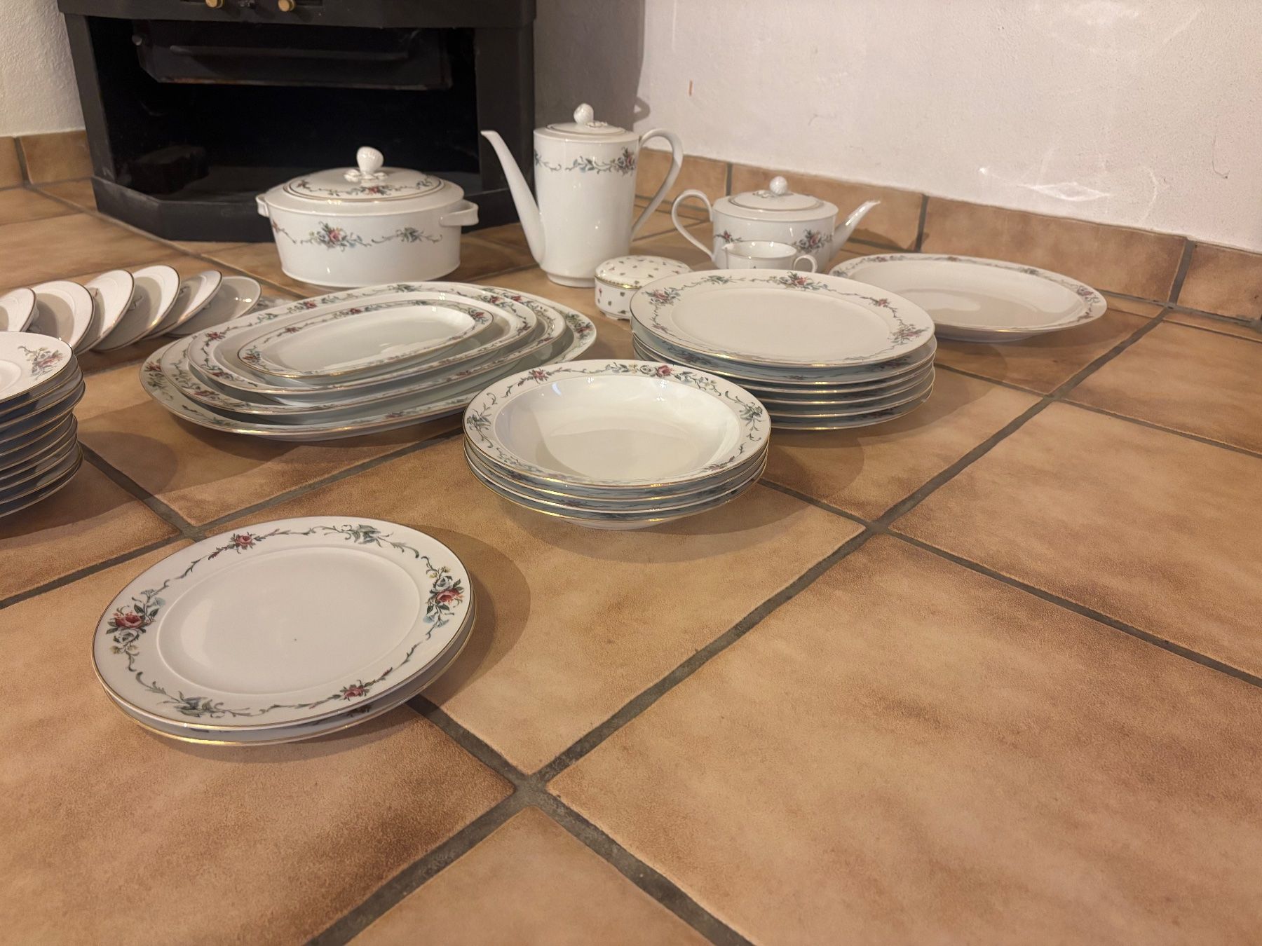 Services de table: Grosses Langenthal Geschirr-Set – D'occasion à Hombrechtikon par Lexcom 4