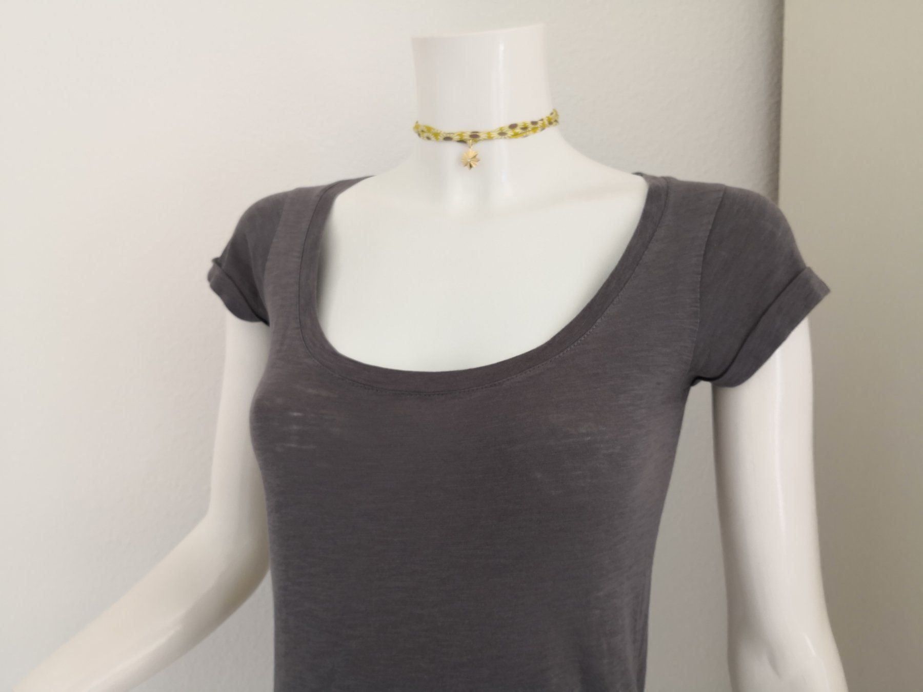 Mango T-shirt: 🤩MANGO T-SHIRT GRAU & PRADA P. – Usato da Olten venduto da Naja-Twins-Twins 6