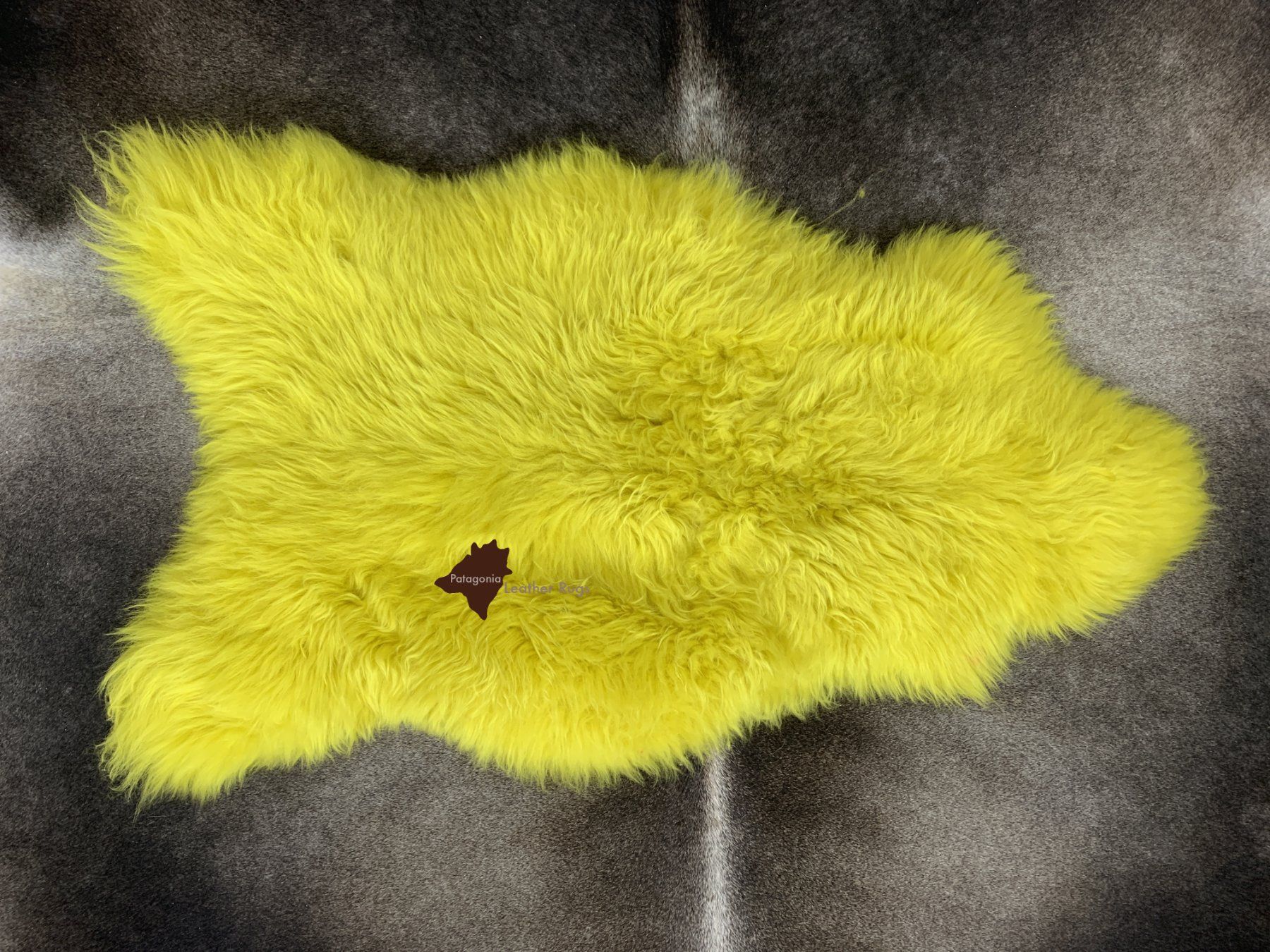 Tappeti: Lammfell Teppich Yellow – Nuovo e nell'imballaggio originale da Arbedo venduto da patagonialeatherrugs 2