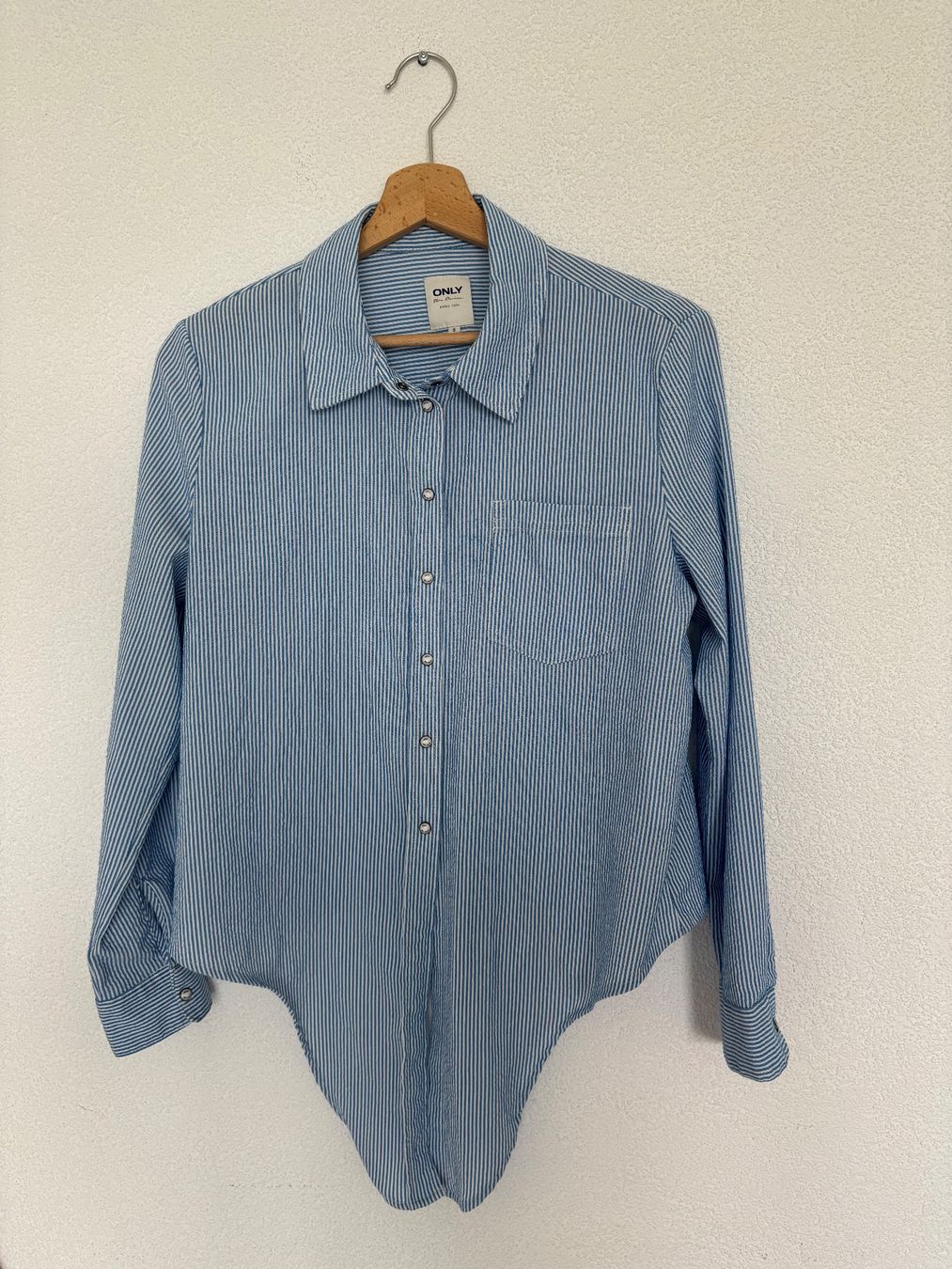 Only Camicette: Damen Hemd blau gestreift Grösse S – Usato da Effretikon venduto da Jana_K 3