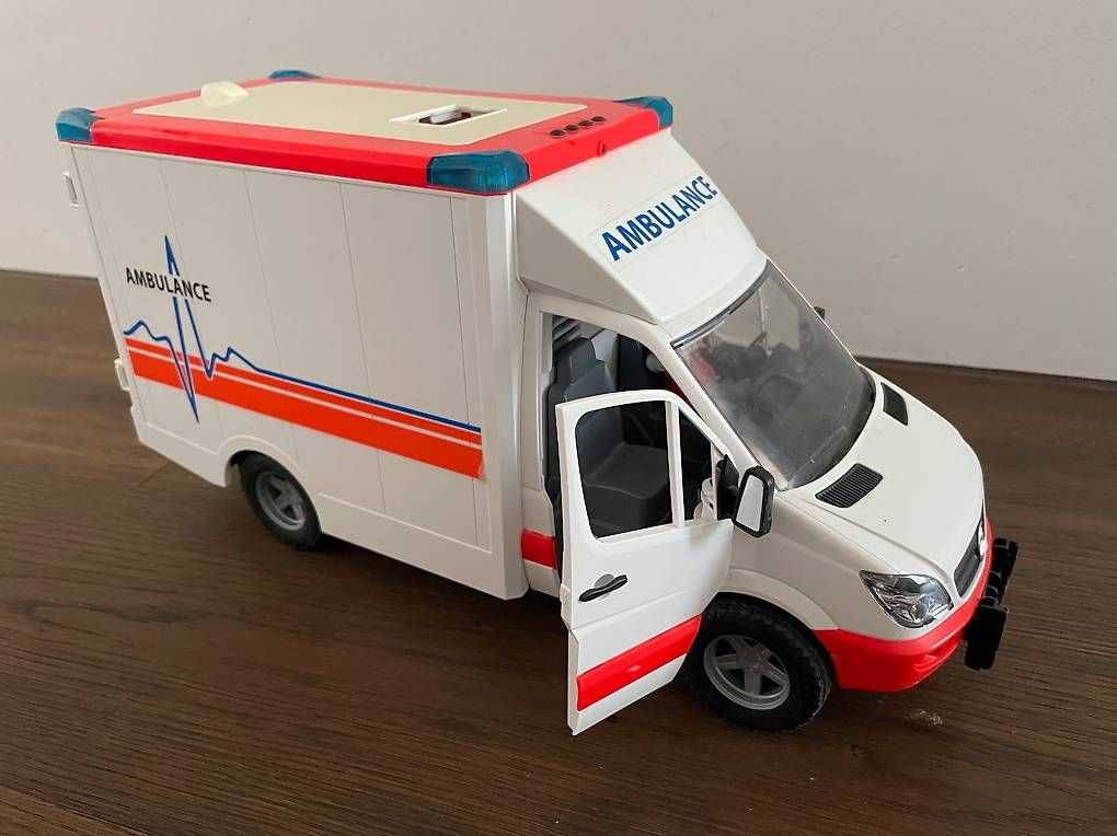 Bruder Voitures modèles: Bruder Ambulanz – D'occasion à Muri b. Bern par dindlerothler 4