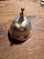 Alte Rezeptionsglocke Tischklingel aus Messing – Vintage fli