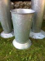 Vase verzinkt, 35 cm hoch, oben 22 cm Durchmesser