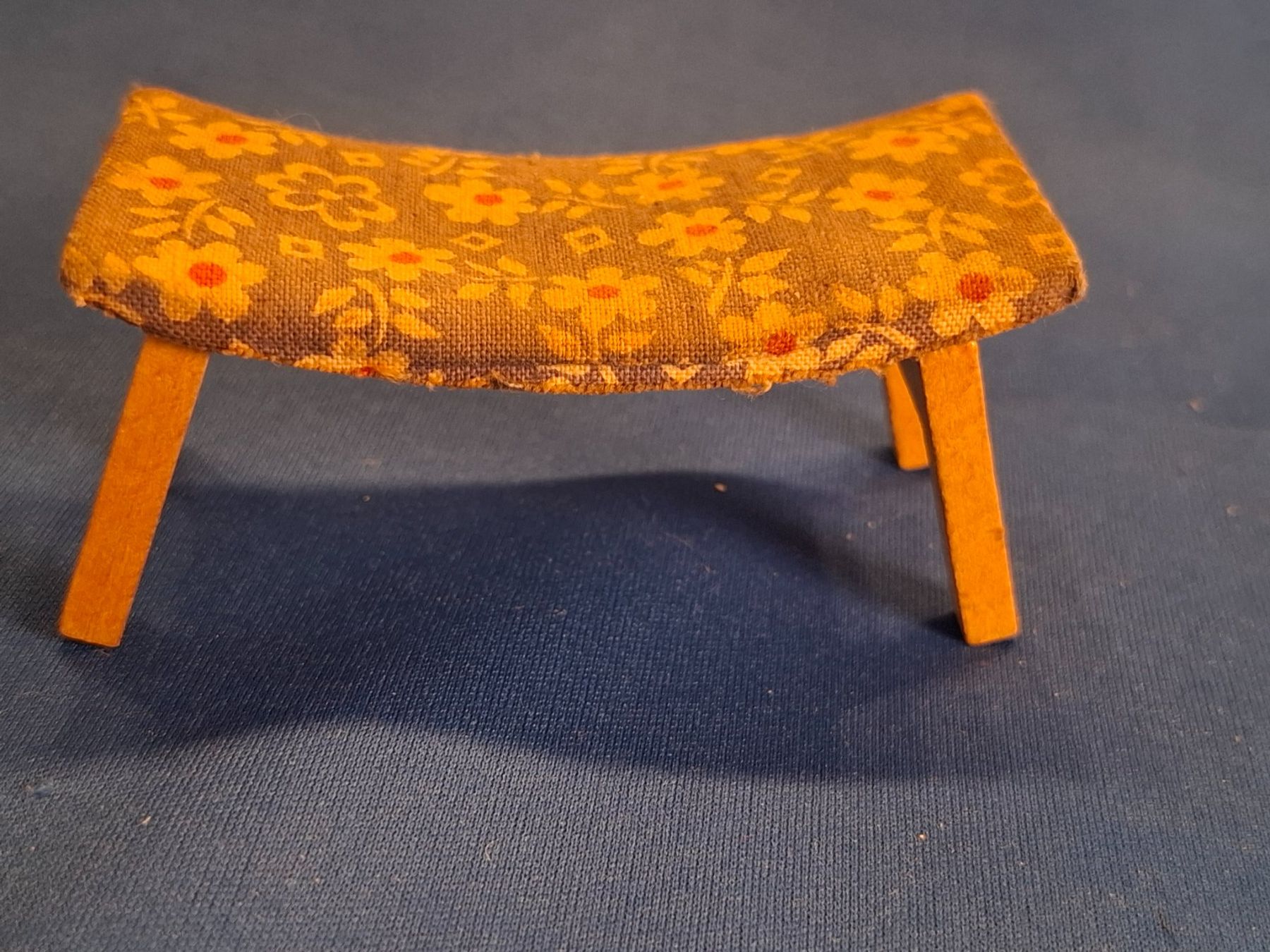 Case e mobili per bambole: Puppenhaus Vintage Hocker 1960er – Usato da Schlieren venduto da Svenja7 1