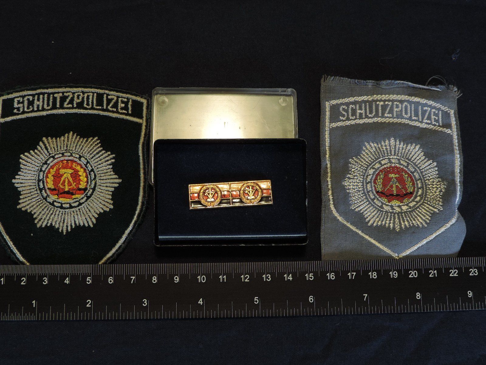 Placchette & Badge: DDR Schutzpolizei Ärmelaufnäher Abzeichen Konvolut – Usato da Duggingen venduto da doogbua 2
