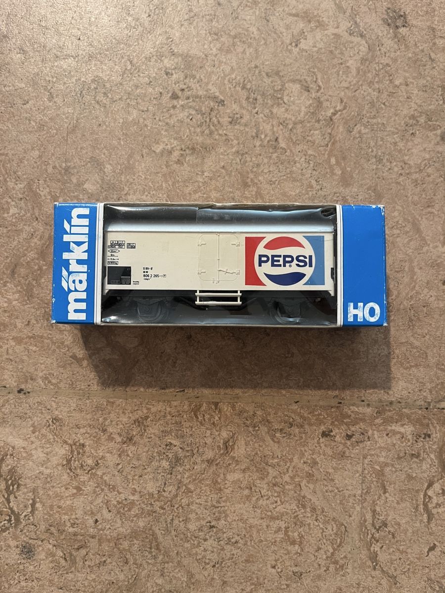 Märklin Modellini di ferrovie: Pepsi und Bitburger Bierwagen Märklin h0 – Usato da Oftringen venduto da PhilBraMan