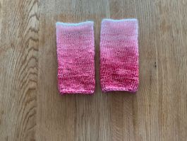 Handgestrickte Pulswärmer Amedisli Rosa-Weiss