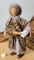 Schwarzenberger Krippenfiguren 27cm Frau mit "Koffer" N3